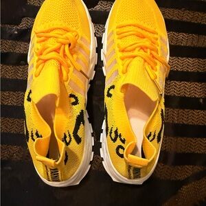 Dynamic Yellow and Black Men's Athletic Shoes
